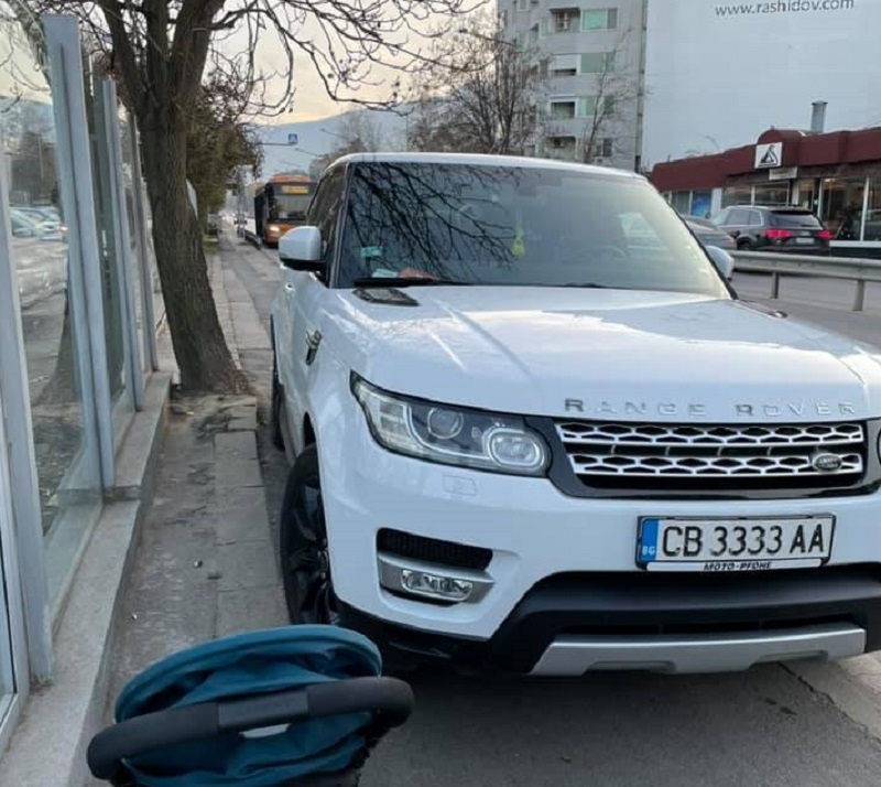 Атанас Чобанов: Помните ли красавицата Гюлджан, дъщеря на бос от ДПС - ето как паркира (СНИМКИ)